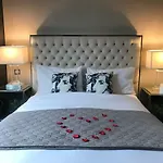 Sakkson House Rooms & Suites